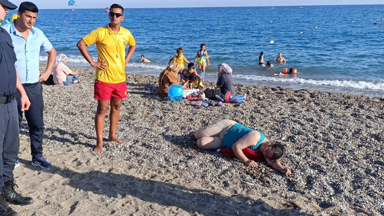 Denizde Dehşet Anları: Boğulma Tehlikesi Geçiren Kadın Son Anda Kurtarıldı