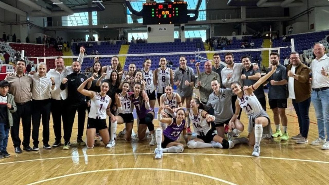 Afyon’da Voleybol Keyfi: Afyon Yüntaş 3-0 Kazandı