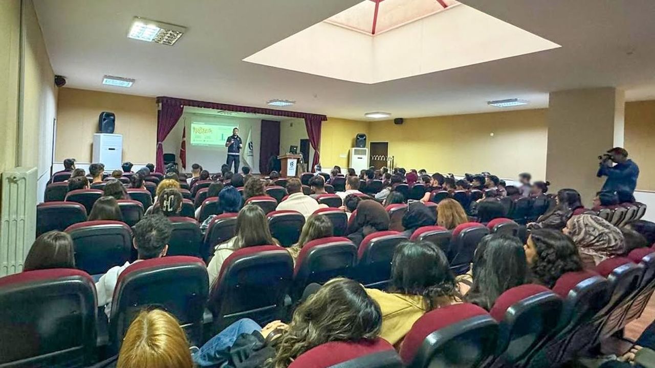 Üniversite öğrencilerine Narkogençlik eğitimi