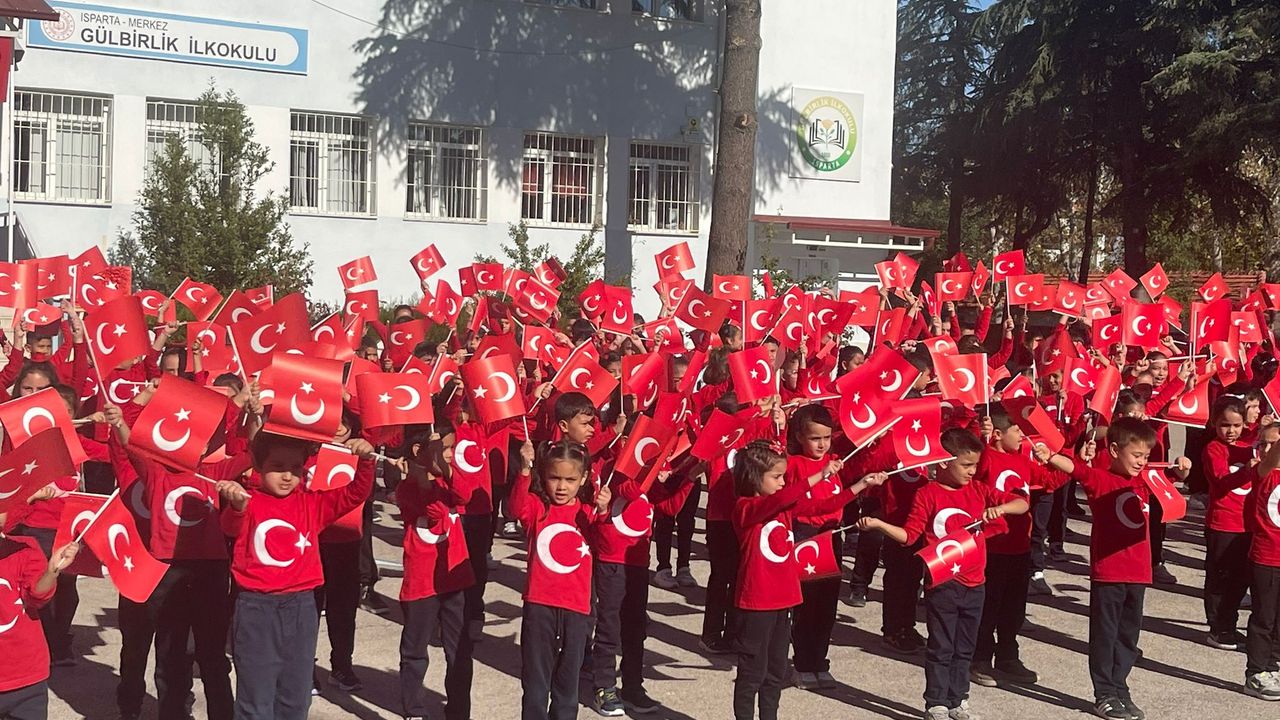 Cumhuriyet Coşkusu Gülbirlik İlkokulu’nda Gurula Kutlandı