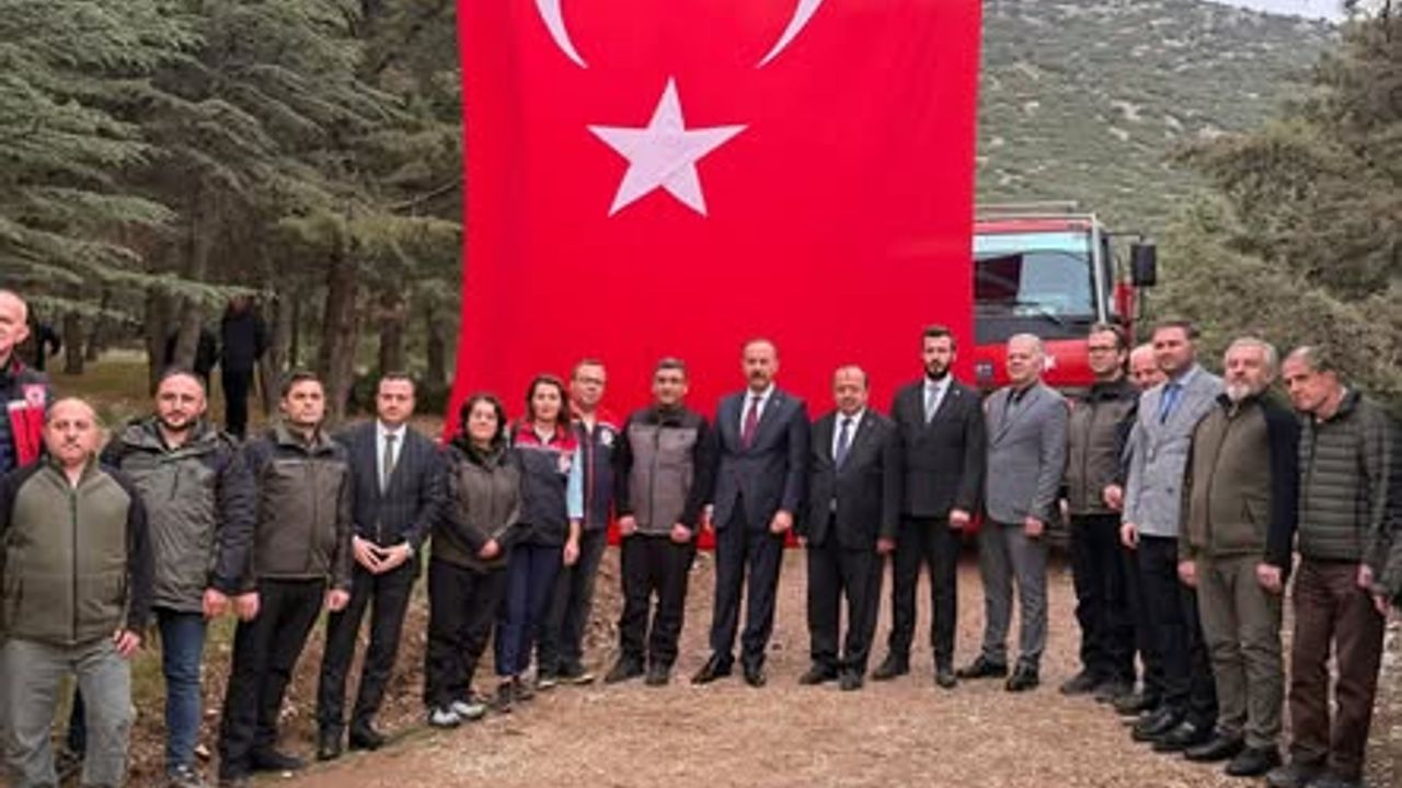 Cumhuriyet’in 102. yılı dolayısıyla fidan dikimi etkinliği düzenlendi