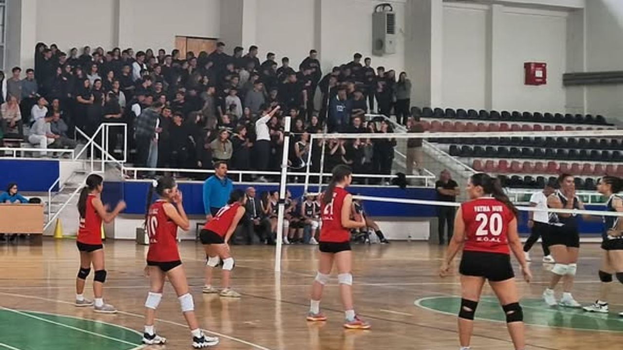 Çivril’de Liseler Arası Voleybol Turnuvası Tamamlandı