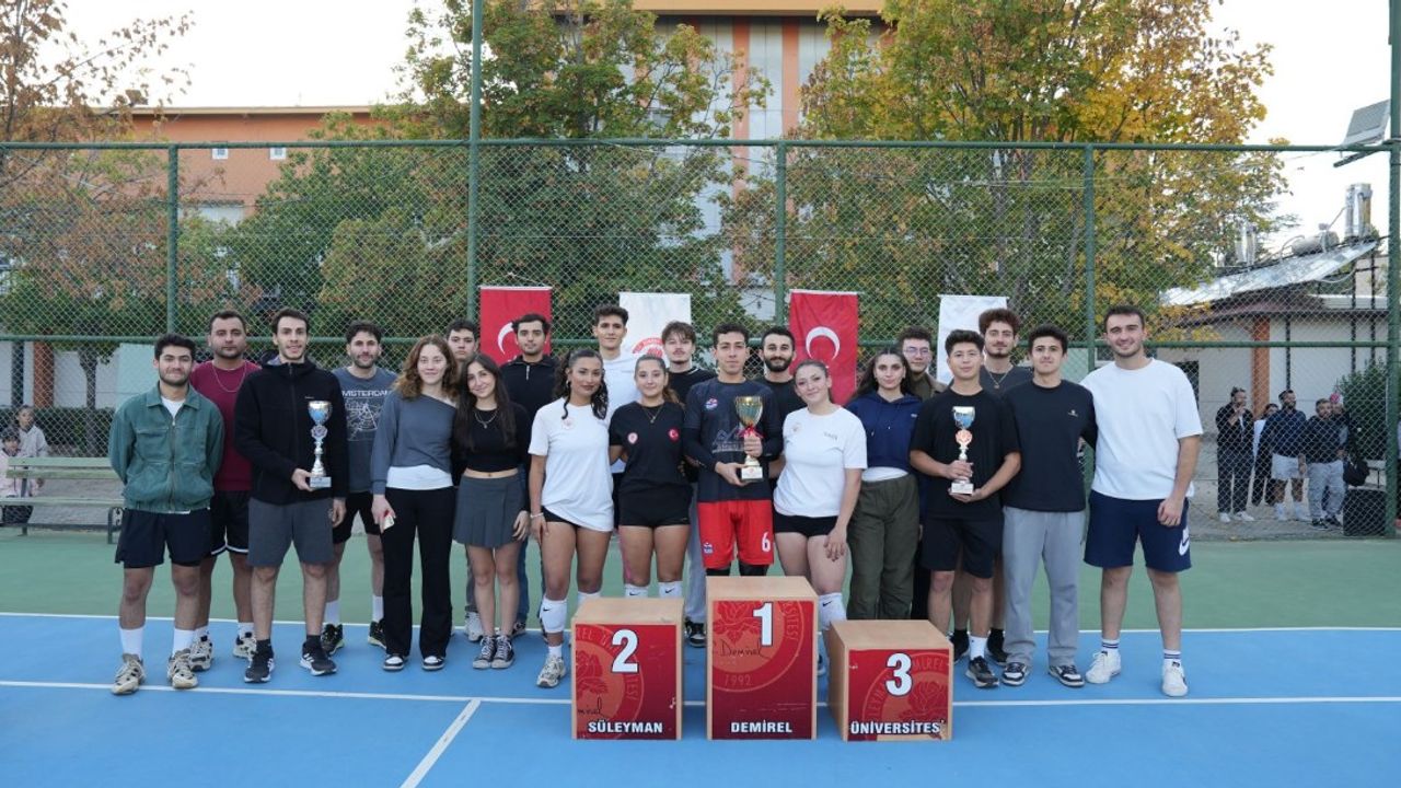 Cumhuriyet Coşkusu Voleybol Turnuvasıyla Yaşandı