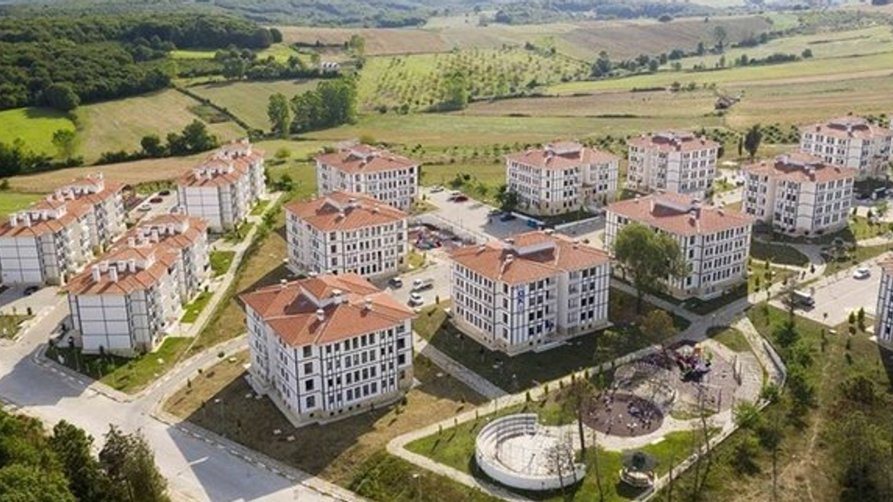 TOKİ bombayı patlattı! 500 bin sosyal konut geliyor: İşte il il konut listesi, fiyatlar ve başvuru tarihleri!