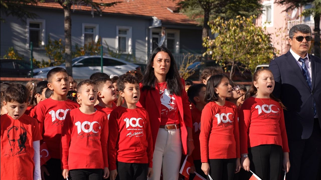 Selahattin seçkin İlkokulu’nda Cumhuriyet coşkuyla kutlandı