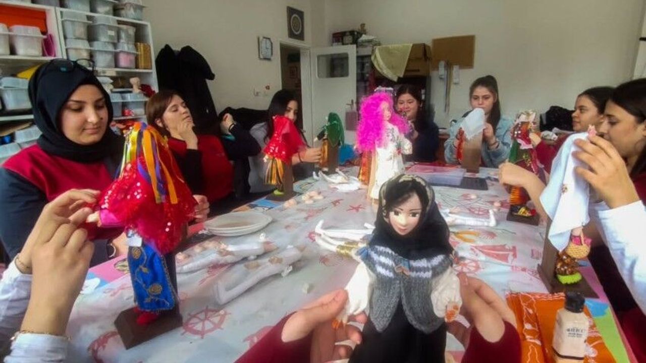 Öğrenciler Atıkları Sanatla Buluşturdu