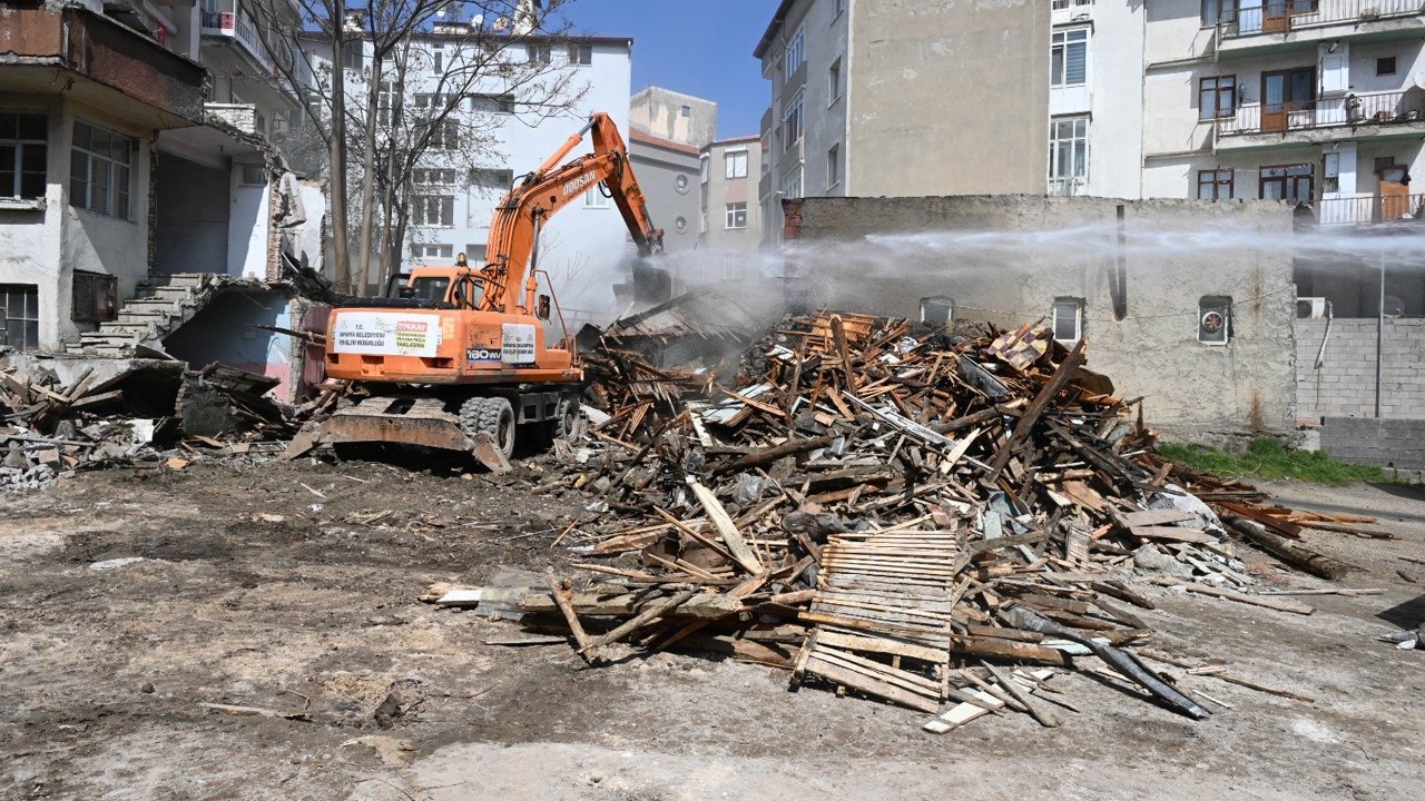 Isparta’da Otopark Sorununa Çözüm: Pirimehmet’te Yıkım Başladı