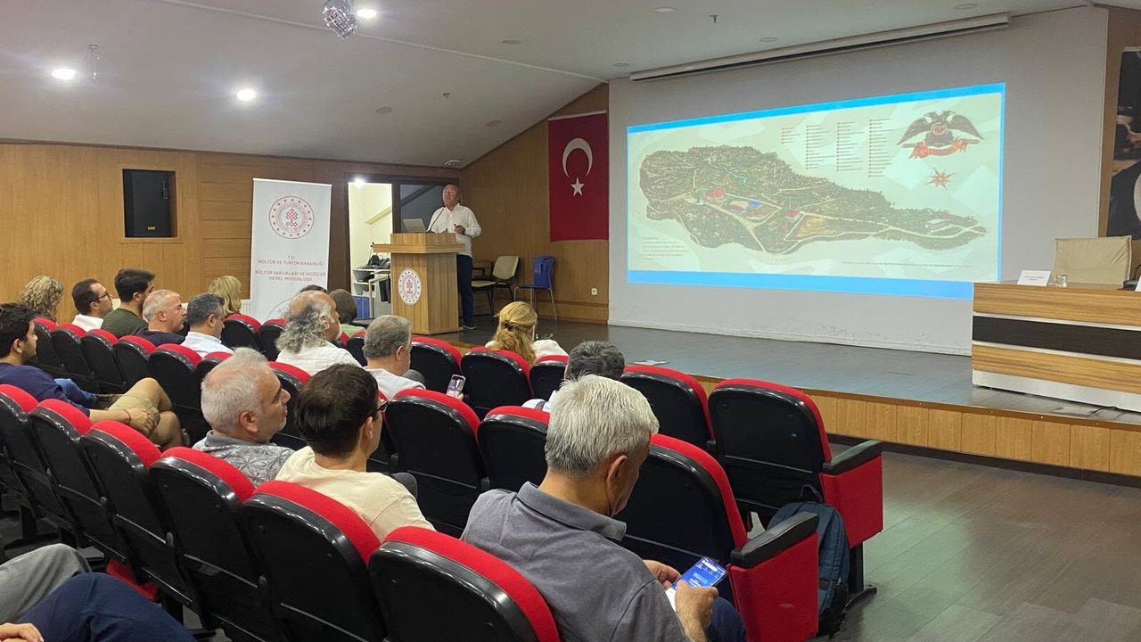 Isparta'da "Müzelik Sohbetler" Programında Antik Kentler Ele Alındı
