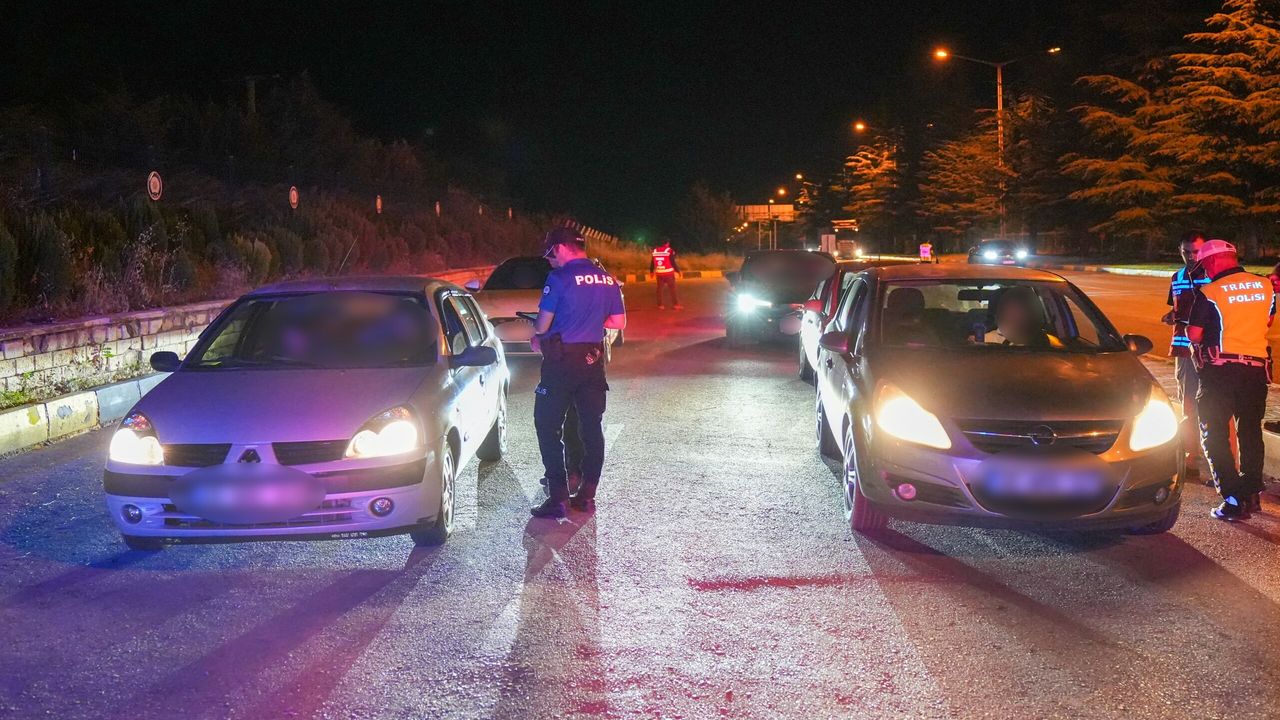 Isparta'da kritik kavşaklarda gece gündüz denetim