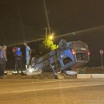 Isparta'da Otomobil Orta Refüje Girdi: Kavşakta Korkutan Kaza