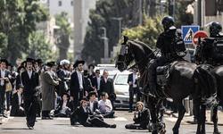 Batı Kudüs'te Haredilerin Zorunlu Askerlik Protestosuna Polis Müdahalesi