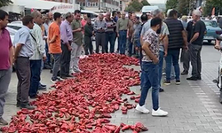 Çiftçi, Biberlerini Sokağa Döktü: "Savaş Mı Çıktı?"