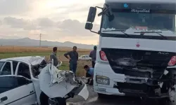 Tır ile Otomobil Çarpışması: Afyonkarahisar'da 3 Can Kaybı, 1 Yaralı