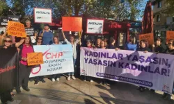 Antalya'da Kadın ve Çocuk Cinayetlerine Balonlu Protesto