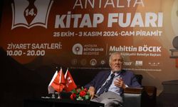 Antalya Kitap Fuarı’nda İlber Ortaylı’ya Yoğun İlgi