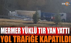 Isparta'da mermer yüklü tır yan yattı