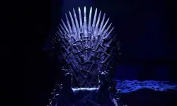 Game of Thrones dizisinin "Demir Tahtı" 1.5 milyon dolara satıldı