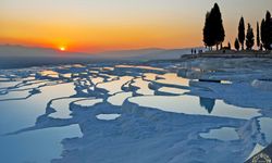 Pamukkale Travertenlerinde Gün Batımının Büyüleyici Güzelliği