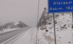 Alacabel Mevkisine Mevsimin İlk Karı Yağdı