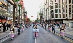 Halk Oyunları Türkiye Şampiyonası kortejle başladı