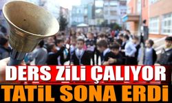 Tatil Bitti Öğrenciler İçin Ders Zili Çalıyor