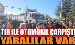 Tır ile otomobil çarpıştı yaralılar var