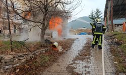 Denizli Çameli’de Yangın: Tek Katlı İş Yeri Küle Döndü