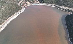 Antalya’da Denizin Rengi Çamura Döndü