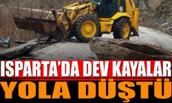 Isparta'da Dev Kayalar Yola Düştü