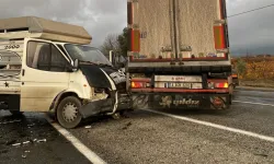 Buldan’da Trafik Kazası: Kamyonet Tırla Çarpıştı, 2 Yaralı