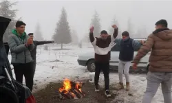 Buldan Yayla Gölü'nde Karın ve Sisin Büyüleyici Dansı