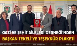 GAZİ VE ŞEHİT AİLELERİ DERNEĞİ’NDEN BAŞKAN TEKELİ’YE TEŞEKKÜR PLAKET