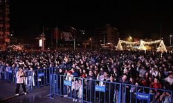 Antalyalılar yeni yıl coşkusunu Cumhuriyet Meydanı’nda yaşadı