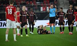 Galatasaray Yedek Kulübesinde Dikkat Çeken Detay