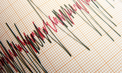 Son dakika korkutan deprem: Komşuda deprem mi oldu?