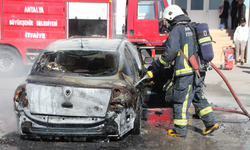 Serik'te Park Halindeki Otomobilde Yangın Çıktı