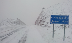 Antalya-Konya Karayolunda Kar Yağışı Mesaisi