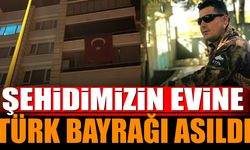 Şehit polis memurunun evine Türk bayrağı asıldı