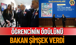 Öğrencinin Ödülünü Bakan Şimşek Verdi