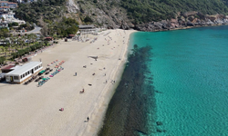 Alanya’da Yazdan Kalma Günler: Turistler Sahillere Akın Etti