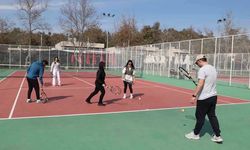 Büyükşehir Belediyesi’nden ücretsiz tenis eğitimi