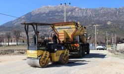 Elmalı’da zarar gören ve yıpranan yollar onarılıyor