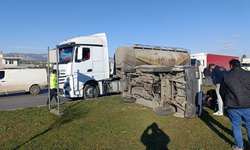 Antalya’da Beton Mikseri Kamyonetle Çarpıştı: 1 Yaralı