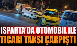 Isparta'da Ticari Taksi ile Otomobil Çarpıştı