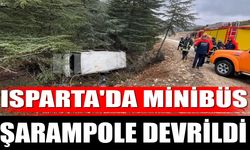 Isparta'da Minibüs Şarampole Devrildi