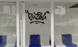 Burdur'da Belediyeden Durak Karalamalarına Mizah Dolu Cevap