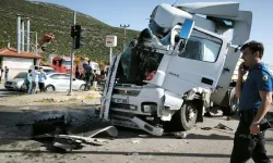 Tavas'ta Zincirleme Kaza: 6 Yaralı