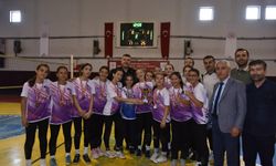 Eğirdir’de Yıldız Kızlar Voleybol Turnuvası Finali Nefes Kesti