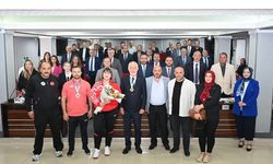 Dünya Şampiyonu Belediye Meclisi'nde Onurlandırıldı
