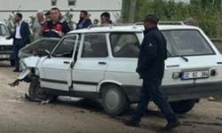 Gelendost'ta İki Otomobil Kafa Kafaya Çarpıştı 3 Kişi Yaralandı